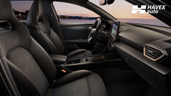 leon-sportstourer-KUDC3S25-S7S7-porsche_int_lat.jpg